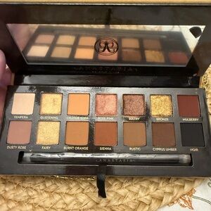 Soft glam Anastasia Beverly Hills palette
